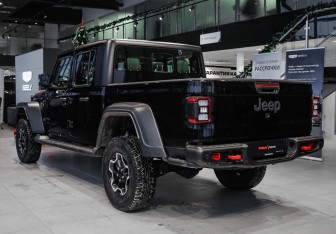 Подержанный автомобиль Jeep Gladiator 2022 года (6 фото)