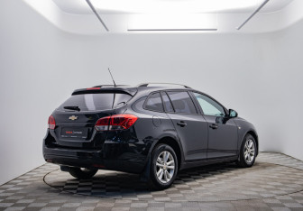 Подержанный автомобиль Chevrolet Cruze Wagon 2013 года (5 фото)