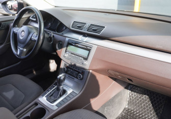 Подержанный автомобиль Volkswagen Passat Sedan 2011 года (10 фото)