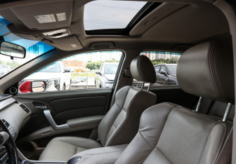 Подержанный автомобиль Acura RDX 2007 года (21 фото)