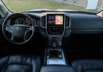 Подержанный автомобиль Toyota Land Cruiser Suv 2020 года (12 фото)