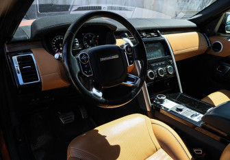 Подержанный автомобиль Land Rover Discovery 2018 года (17 фото)