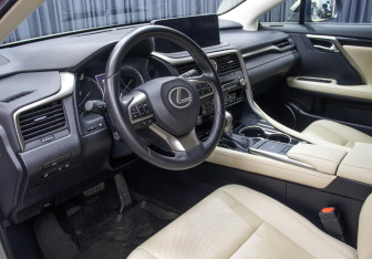 Подержанный автомобиль Lexus RX 2022 года (16 фото)