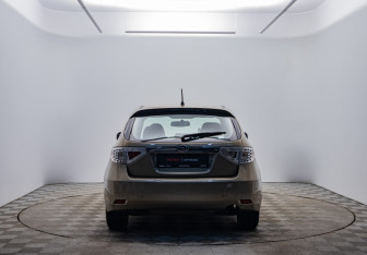 Подержанный автомобиль Subaru Impreza Hatchback 2008 года (6 фото)