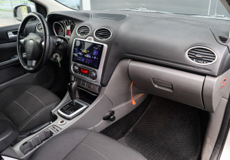 Подержанный автомобиль Ford Focus Sedan 2010 года (7 фото)