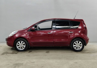 Подержанный автомобиль Nissan Note 2010 года (8 фото)