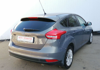 Подержанный автомобиль Ford Focus Hatchback 2015 года (5 фото)