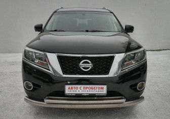 Подержанный автомобиль Nissan Pathfinder 2014 года (2 фото)