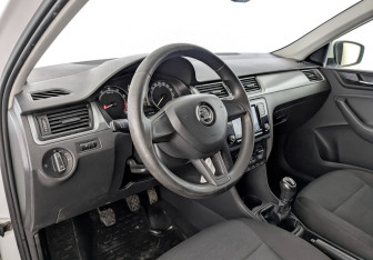 Подержанный автомобиль Skoda Rapid Liftback 2019 года (16 фото)