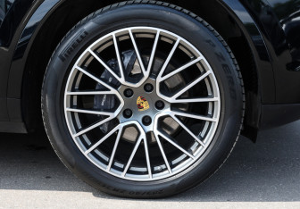 Подержанный автомобиль Porsche Cayenne 2022 года (27 фото)