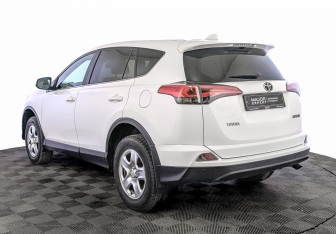 Подержанный автомобиль Toyota RAV4 2019 года (7 фото)