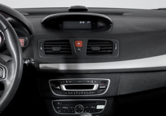 Подержанный автомобиль Renault Megane Hatchback 2011 года (13 фото)