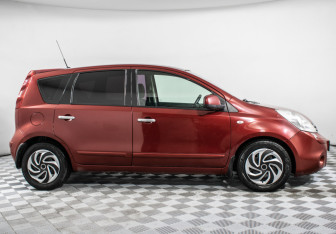 Подержанный автомобиль Nissan Note 2011 года (4 фото)