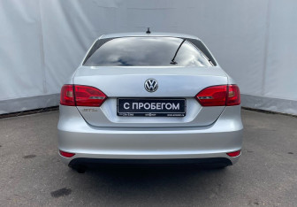 Подержанный автомобиль Volkswagen Jetta Sedan 2013 года (5 фото)