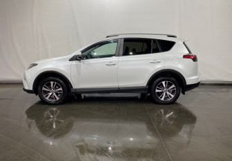 Подержанный автомобиль Toyota RAV4 2018 года (8 фото)