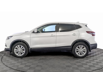 Подержанный автомобиль Nissan Qashqai 2022 года (8 фото)