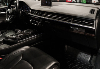 Подержанный автомобиль Audi Q7 2016 года (7 фото)