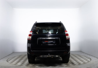 Подержанный автомобиль Toyota Land Cruiser Prado 2013 года (6 фото)