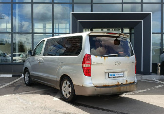Подержанный автомобиль Hyundai Grand Starex 2009 года (7 фото)