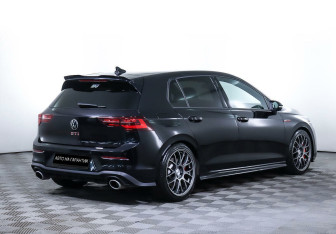 Подержанный автомобиль Volkswagen Golf GTI Hatchback 2021 года (5 фото)