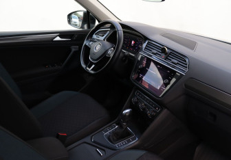 Подержанный автомобиль Volkswagen Tiguan 2019 года (10 фото)