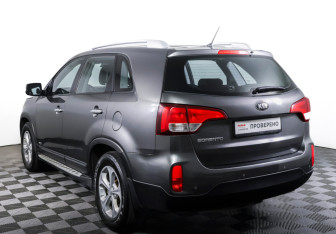 Подержанный автомобиль Kia Sorento 2013 года (7 фото)