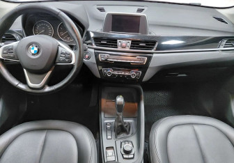 Подержанный автомобиль BMW X1 2018 года (11 фото)