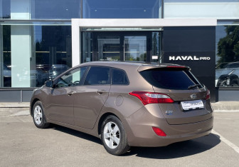 Подержанный автомобиль Hyundai i30 Wagon 2013 года (7 фото)