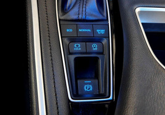 Подержанный автомобиль Toyota Avalon 2022 года (18 фото)