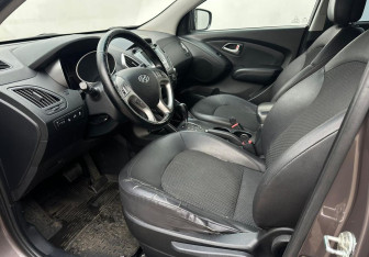 Подержанный автомобиль Hyundai ix35 2013 года (9 фото)