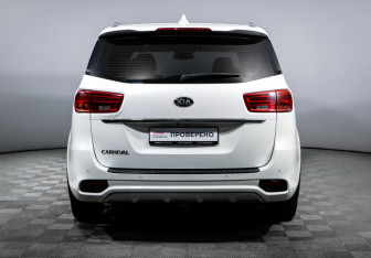 Подержанный автомобиль Kia Carnival 2018 года (6 фото)