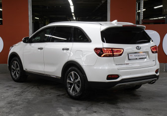 Подержанный автомобиль Kia Sorento 2018 года (7 фото)