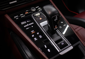 Подержанный автомобиль Porsche Cayenne 2018 года (21 фото)