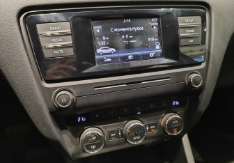 Подержанный автомобиль Skoda Octavia Liftback 2014 года (14 фото)