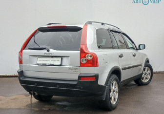 Подержанный автомобиль Volvo XC90 2004 года (5 фото)