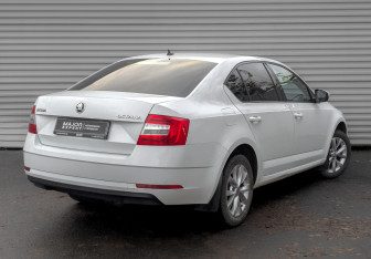 Подержанный автомобиль Skoda Octavia Liftback 2018 года (5 фото)