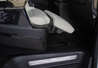 Подержанный автомобиль GAC M8 2024 года (22 фото)