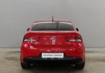 Подержанный автомобиль Kia Cerato Coupe 2011 года (7 фото)