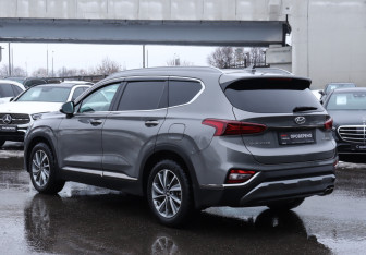 Подержанный автомобиль Hyundai Santa Fe 2019 года (7 фото)