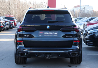 Подержанный автомобиль BMW X5 2025 года (5 фото)