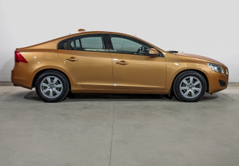 Подержанный автомобиль Volvo S60 2011 года (4 фото)