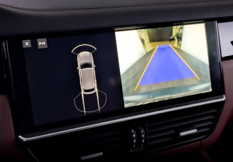 Подержанный автомобиль Porsche Cayenne 2018 года (28 фото)