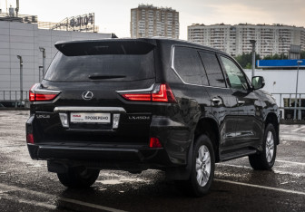 Подержанный автомобиль Lexus LX 2016 года (5 фото)