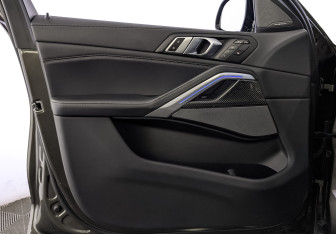 Подержанный автомобиль BMW X6 2022 года (19 фото)