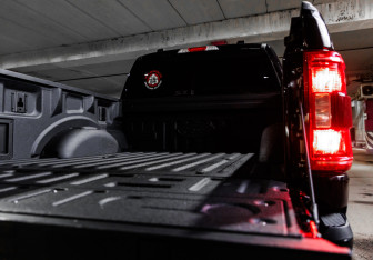 Подержанный автомобиль Ford F-150 2022 года (23 фото)