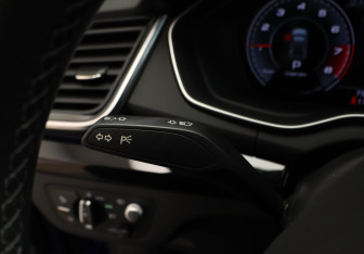 Подержанный автомобиль Audi Q5 2021 года (15 фото)