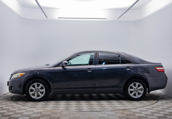 Подержанный автомобиль Toyota Camry Sedan 2010 года (8 фото)