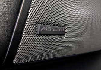 Подержанный автомобиль Land Rover Discovery 2015 года (25 фото)