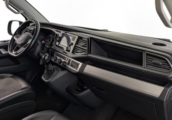 Подержанный автомобиль Volkswagen Multivan 2021 года (13 фото)