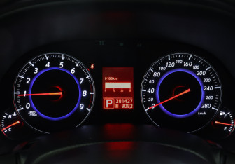 Подержанный автомобиль Infiniti FX 2010 года (11 фото)